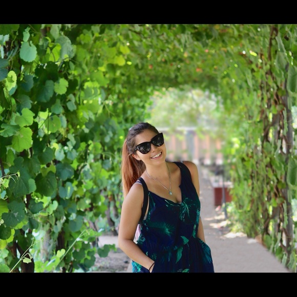 Meet your Posher, Gabrielle - Picture 3 of 3